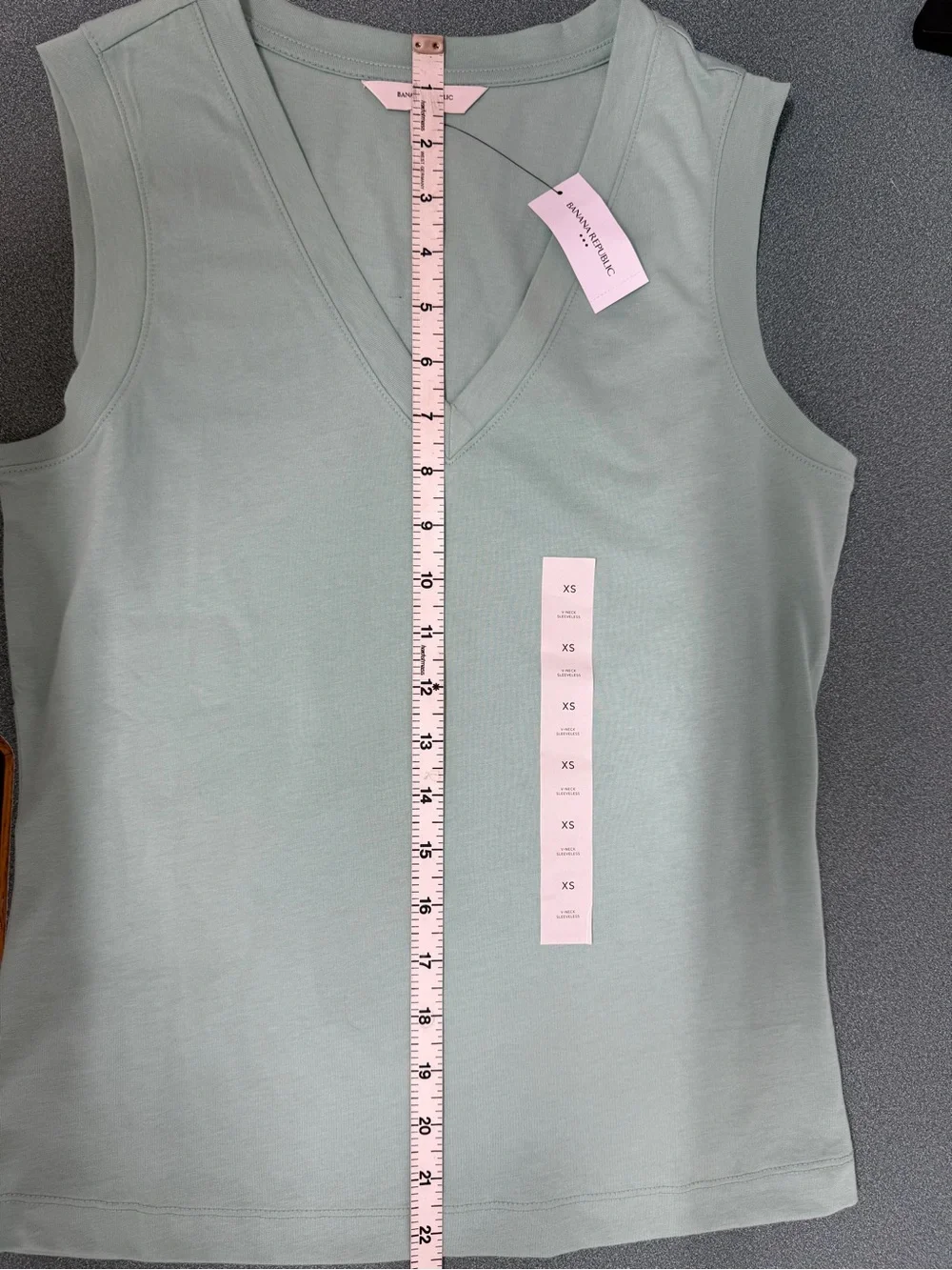 Banana Republic Casual V-Neck Sleeveless Tank Top Women’s Sage Green XS New!